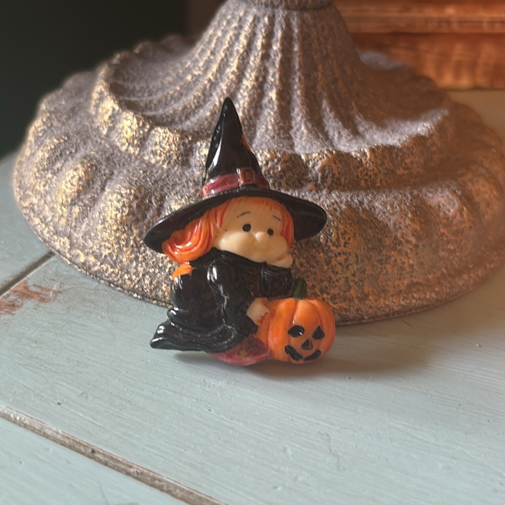 Vintage Halloween 1986 Enesco Witch Brooch with a Jack o Lantern